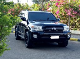 Toyota Land Cruiser 200 Full Spec A/T Diesel 2011 hitam 70rban mls cash kredit bisa