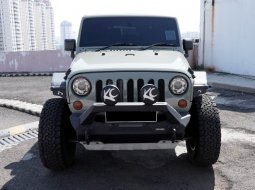 Jeep Wrangler Rubicon 2-Door 2013 putih stiker army km39rban cash kredit proses bisa dibantu 2