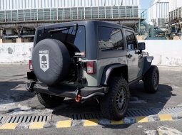 Jeep Wrangler Rubicon 2-Door 2013 putih stiker army km39rban cash kredit proses bisa dibantu 4