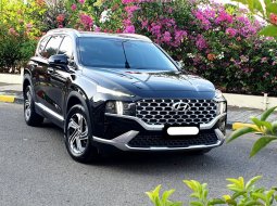 Hyundai Santa Fe G 2.5 6AT Signature 2023 bensin hitam km25ribuan pajak panjang sunroof tgn pertama