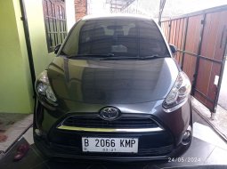 Jual Toyota Sienta V CVT 2017 Abu-abu 1