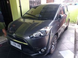 Jual Toyota Sienta V CVT 2017 Abu-abu 2