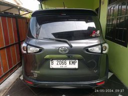 Jual Toyota Sienta V CVT 2017 Abu-abu 4