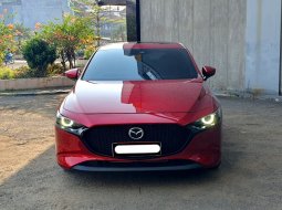 Mazda 3 Hatchback 2021 merah km18ribuan sunroof cash kredit proses bisa dibantu