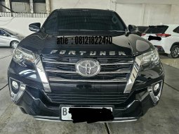 Toyota Fortuner G 2.4 diesel MT ( Manual ) 2017 Hitam Km 74rban Bekasi siap pakai