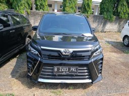 Toyota Voxy 2.0 A/T 2019