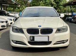 BMW 3 Series 320i 2011 Putih