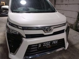 Toyota Voxy 2.0 A/T 2019