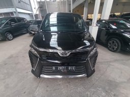 Toyota Voxy 2.0 A/T 2019