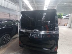 Toyota Voxy 2.0 A/T 2019 4