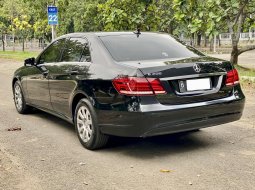 Mercedes-Benz E-Class E 200 2016 Hitam 4