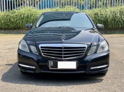 Mercedes-Benz E-Class E 300 2011 Hitam