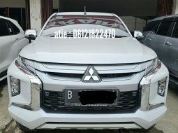 Mitsubishi Triton Ultimate DC 4x4 2.4 diesel AT ( Matic ) 2021 Putih Km super antik 7rban Siap pakai