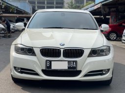 BMW 3 Series 320i AT Putih 2011