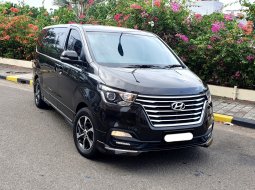 Hyundai H-1 2.5L CRDi Royale 2019 coklat km 28 ribuan diesel cash kredit proses bisa dibantu