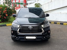 Toyota Venturer 2.4 A/T DSL 2022 hitam diesel km35rban tangan pertama dari baru cash kredit bisa