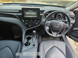 Toyota Camry V 2.5 AT ( Matic ) 2023 Hitam Km Low 9rban Jakarta Selatan 9