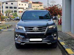 Toyota Fortuner 2.4 VRZ AT 2016 abu diesel dp 50 jt cash kredit proses bisa dibantu