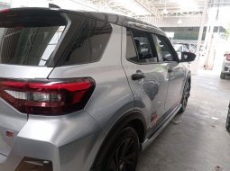Toyota Raize 1.0T GR Sport CVT (Two Tone) AT 2021 5