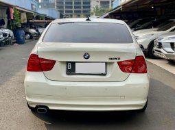 BMW 3 Series 320i 2011 Putih 5