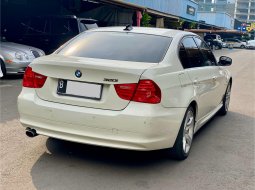 BMW 3 Series 320i 2011 Putih 6