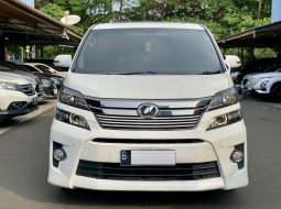 Toyota Vellfire Z Golden eye at 2015 Putih