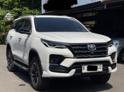 KM LOW LIKE NEW FORTUNER GR SPORT AT PUTIH 2022 1