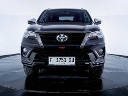 Toyota Fortuner 2.4 TRD AT 2020