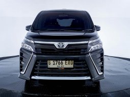 Toyota Voxy 2.0 A/T 2018 1