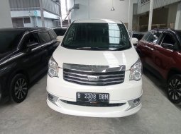 Toyota NAV1 V Limited AT 2016