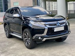 Mitsubishi Pajero Sport Dakar 4x4 AT 2017 Hitam 3