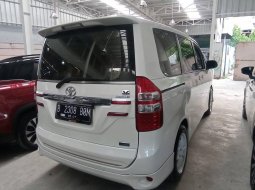 Toyota NAV1 V Limited 2.0 AT 2016 5