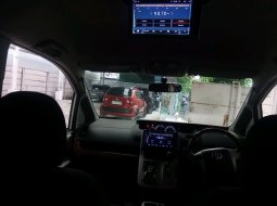 Toyota NAV1 V Limited 2.0 AT 2016 7