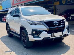 Toyota Fortuner 2.4 TRD AT 2020 Putih 2