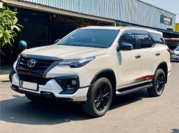 Toyota Fortuner 2.4 TRD AT 2020 Putih 3