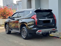 Mitsubishi Pajero Sport Dakar 4x2 AT 2021 hitam km 12 ribuan sunroof 6