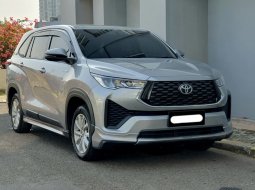 Toyota Kijang Innova Zenix Hybrid 2023 silver km 9 rban tangan pertama cash kredit proses bisa