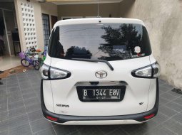 Toyota Sienta V At 2017 Putih 4