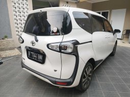 Toyota Sienta V At 2017 Putih 6