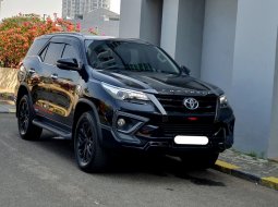 Toyota Fortuner 2.4 VRZ AT 2019 hitam diesel km 18rban dp 65 jt cash kredit proses bisa dibantu