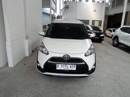 Toyota Sienta V 1.5 AT 2019