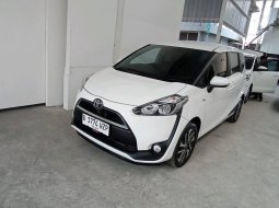 Toyota Sienta V 1.5 AT 2019 2