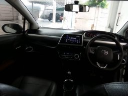 Toyota Sienta V 1.5 AT 2019 7