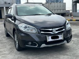 TERMURAH UNIT SIAP PAKAI SUZUKI SX4 SCROSS AT GREY 2017