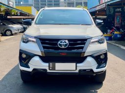 Jual mobil Toyota Fortuner 2020