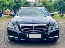 Jual mobil Mercedes-Benz E-Class 2011