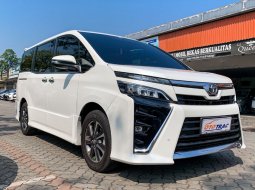 Toyota Voxy 2.0 AT 2019