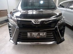 Toyota Voxy 2.0 A/T 2019