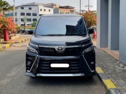 Toyota Voxy 2.0 A/T 2020 hitam sunroof km44rban on going dp 50 jt saja cash kredit bisa dibantu