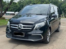 KM RENDAH MERCEDES BENZ V260 AT HITAM 2019 3